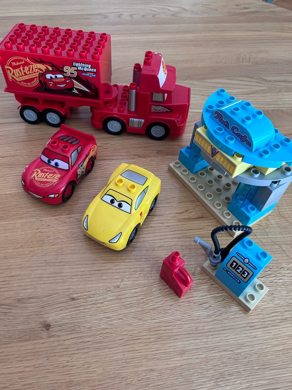 LEGO Cars Set - Flo’s Cafe